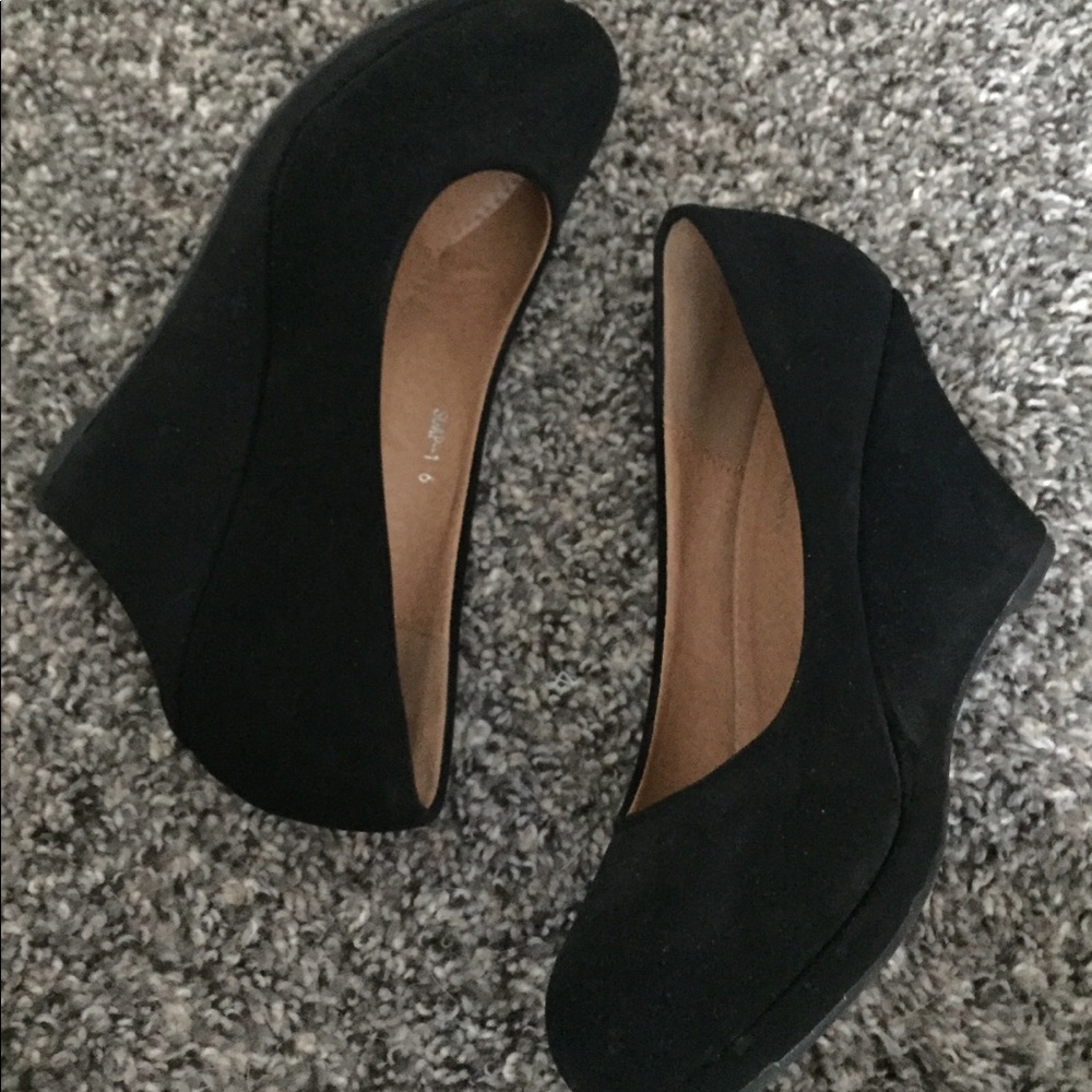 🦋 Top Moda Black Wedges, Sz 6